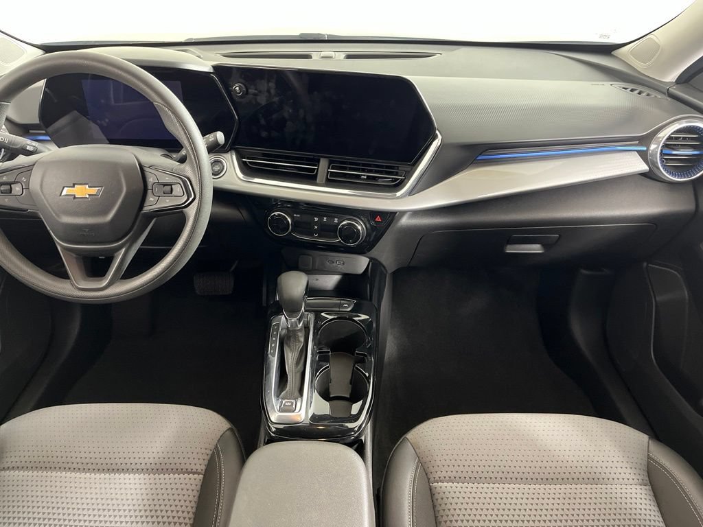 Used 2025 Chevrolet Trax LT FWD image 16