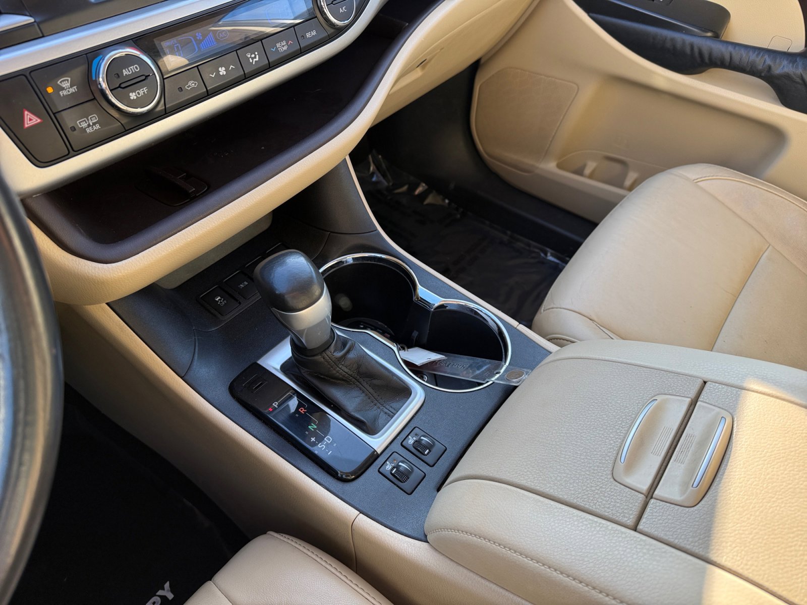 Used 2015 Toyota Highlander XLE image 13