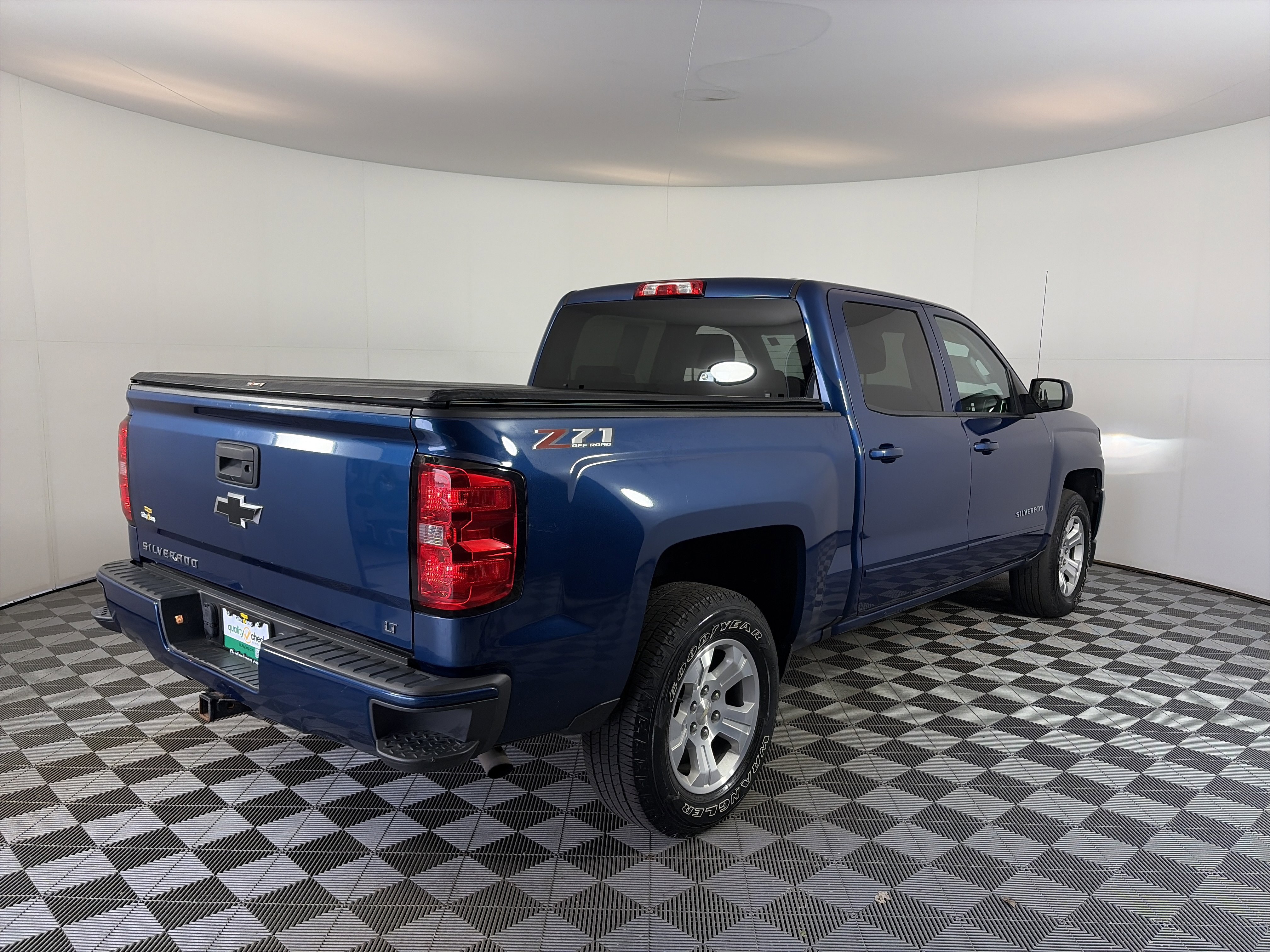Used 2018 Chevrolet Silverado 1500 LT w/ All Star Edition AWD/4WD image 7