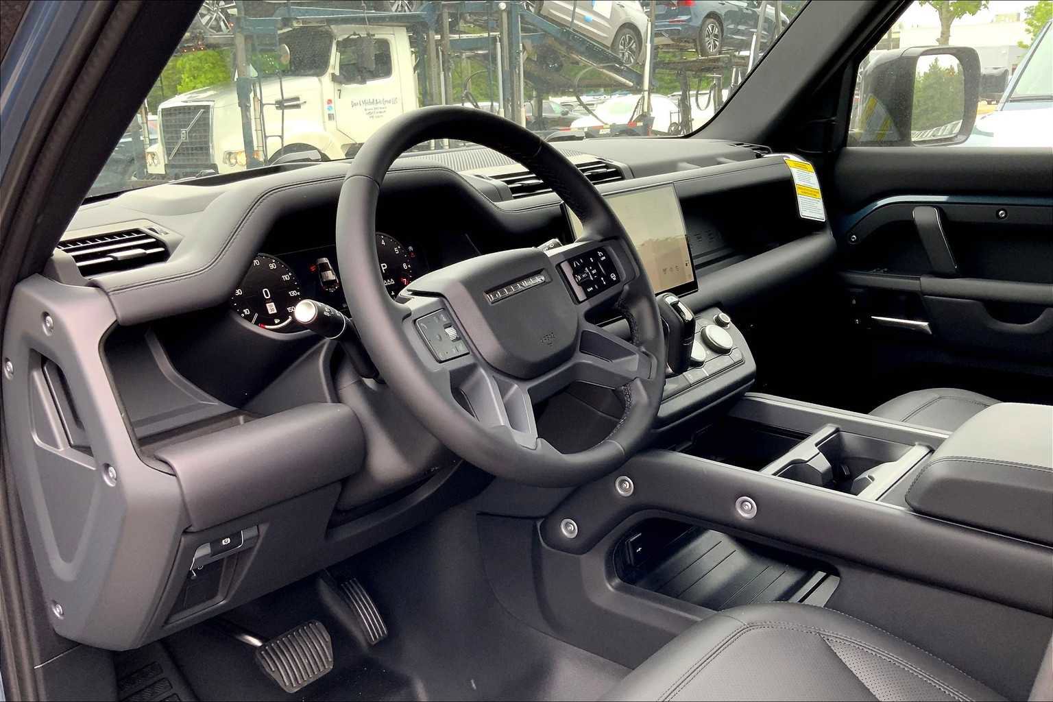 New 2025 Land Rover Defender 110 X-Dynamic SE image 9