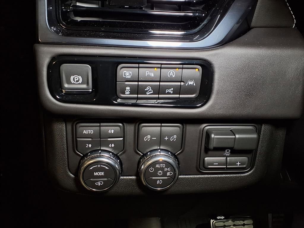 New 2026 GMC Yukon AT4 Ultimate w/ LPO, Floor Liner Package image 17