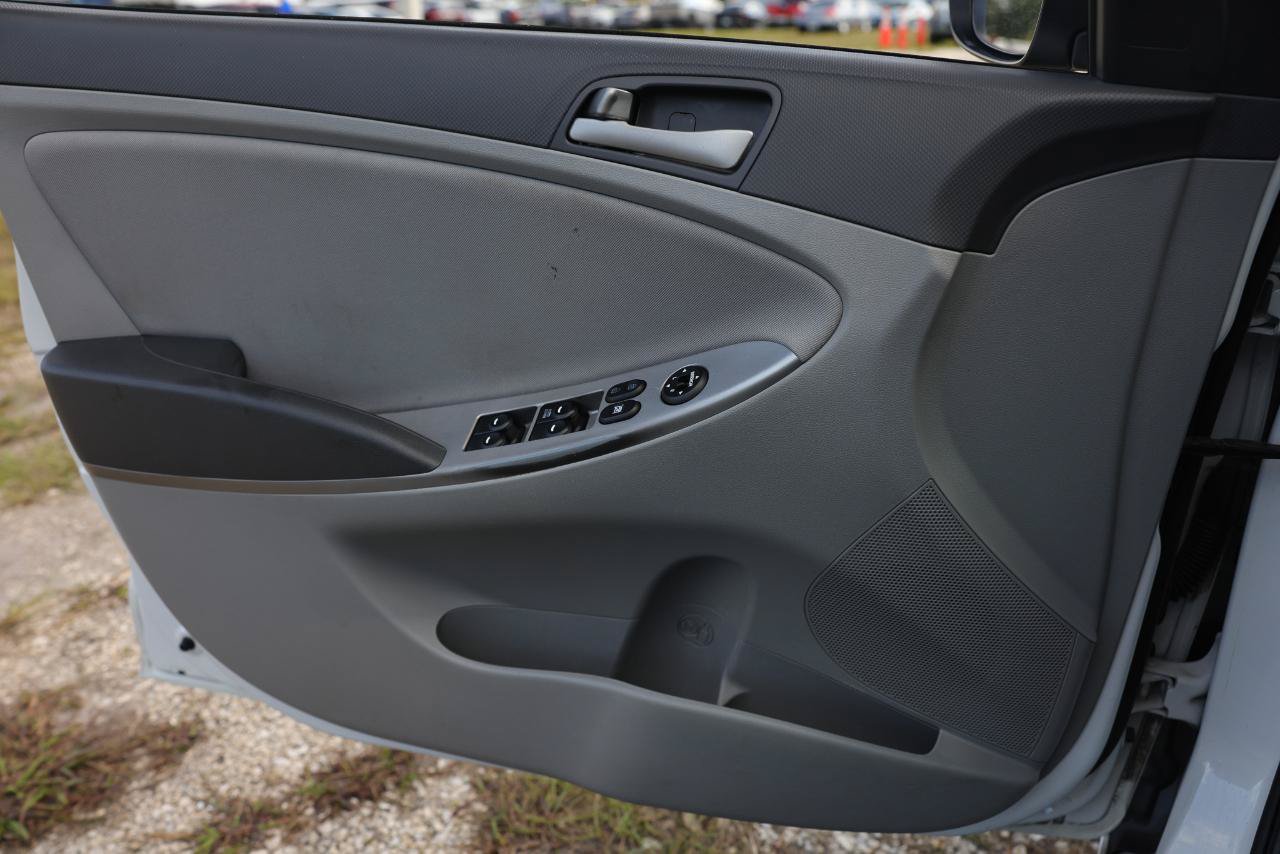 Used 2017 Hyundai Accent SE FWD image 39