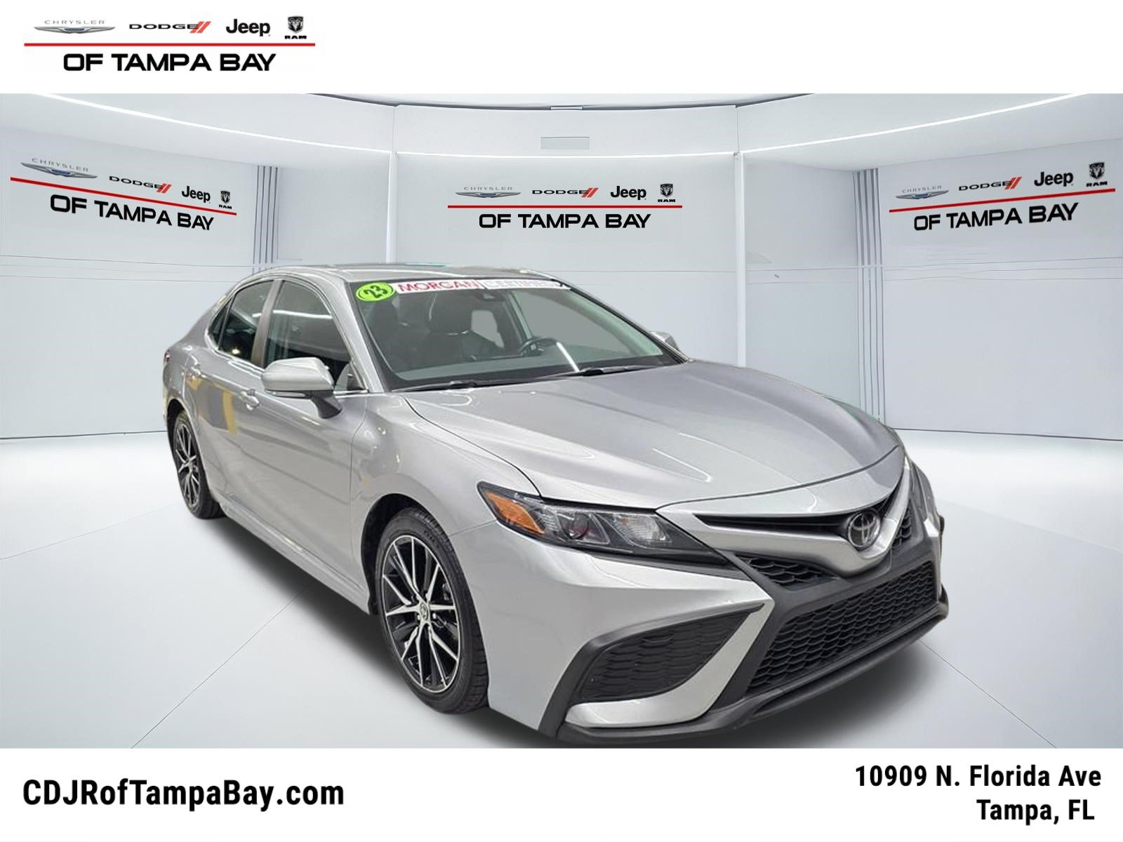 Used 2023 Toyota Camry SE FWD image 1