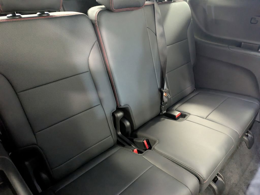 Used 2025 Chevrolet Traverse RS AWD/4WD image 27