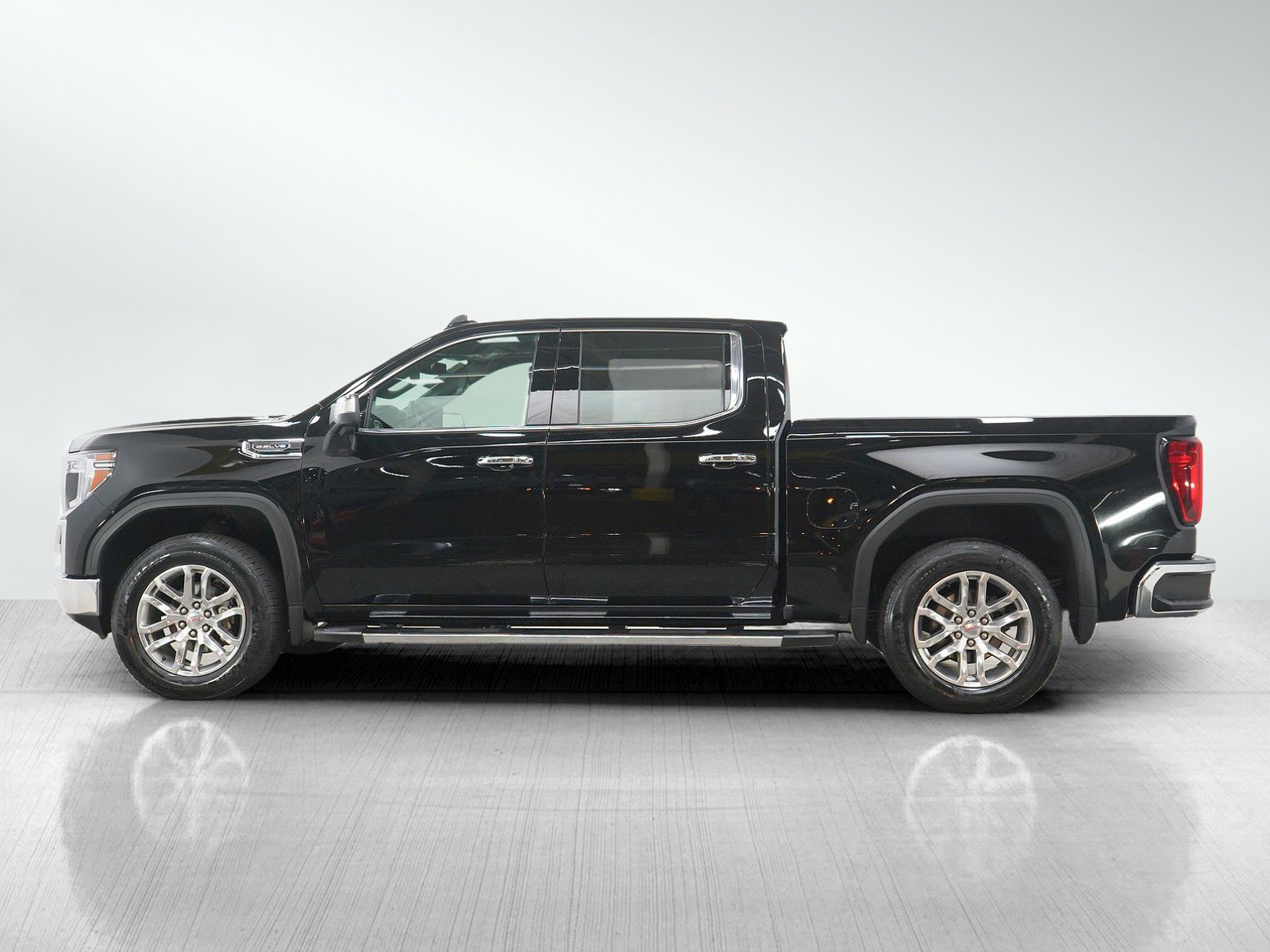Used 2022 GMC Sierra 1500 SLT w/ SLT Premium Package AWD/4WD image 2