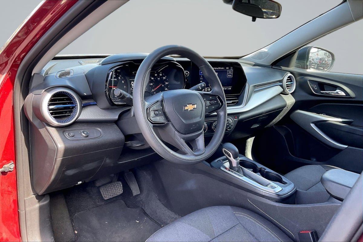 Used 2025 Chevrolet Trax LS FWD image 14