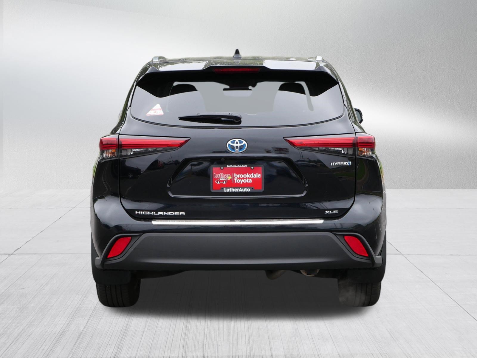 Used 2021 Toyota Highlander XLE w/ Protection Package #3 (TMS) AWD/4WD image 6