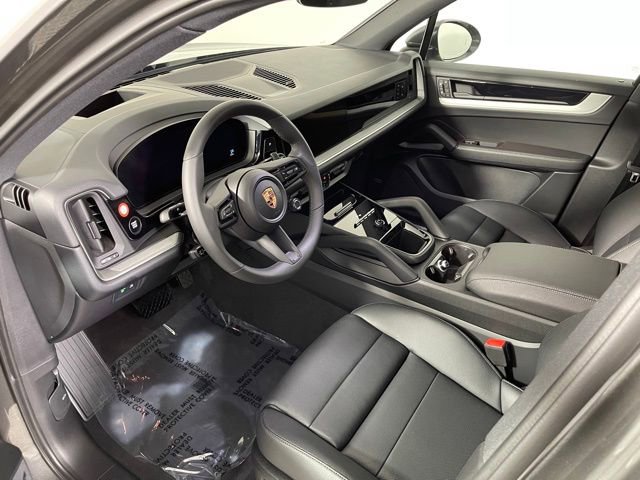 Used 2025 Porsche Cayenne image 4