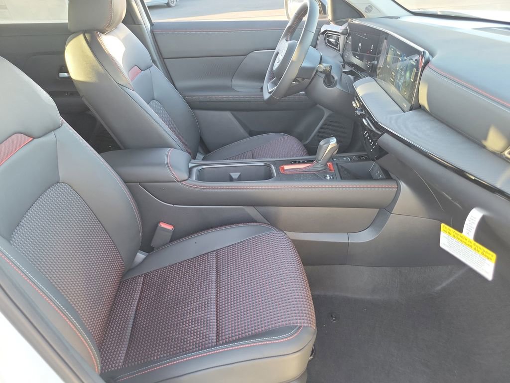 New 2026 Nissan Kicks SR image 12