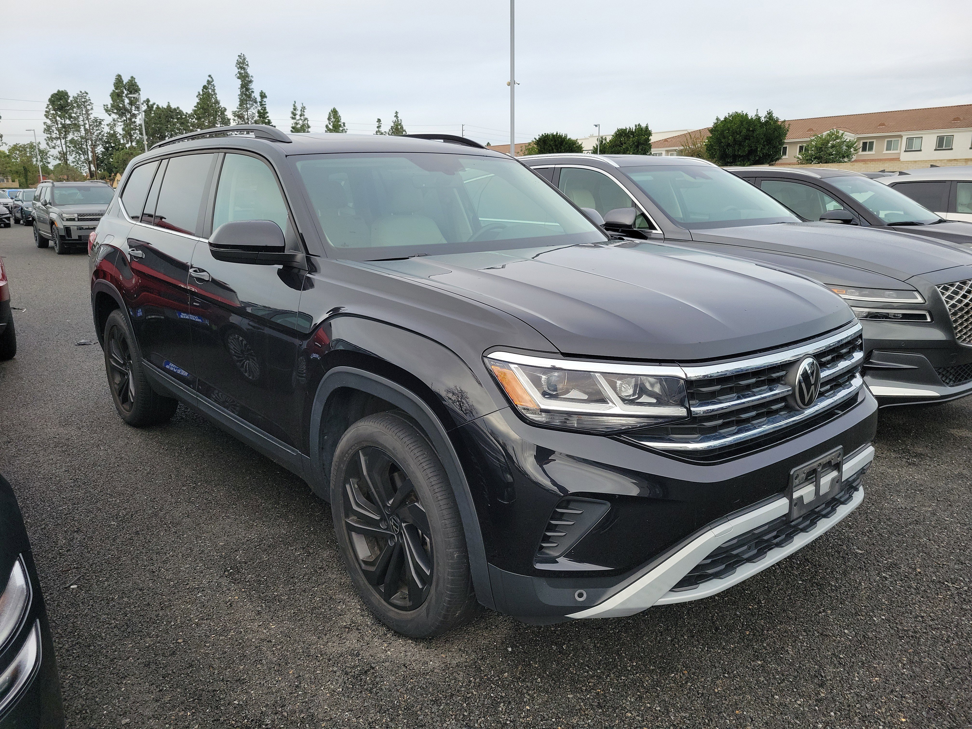 Used 2022 Volkswagen Atlas SE image 3