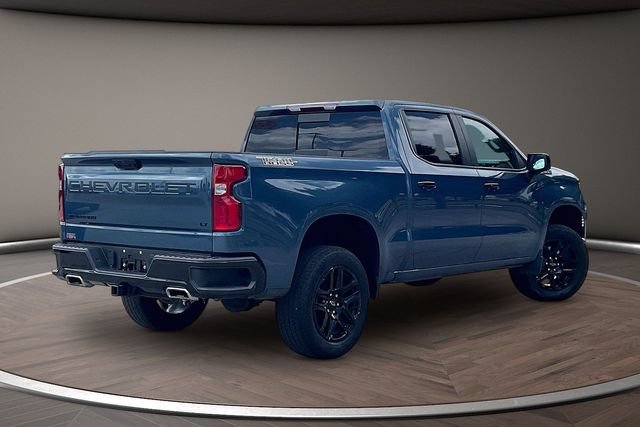 Used 2024 Chevrolet Silverado 1500 LT Trail Boss w/ Convenience Package II AWD/4WD image 2