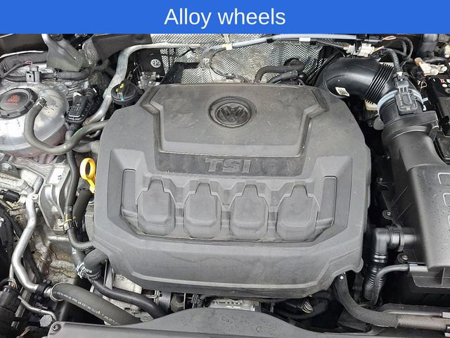 Used 2021 Volkswagen Tiguan SE image 32