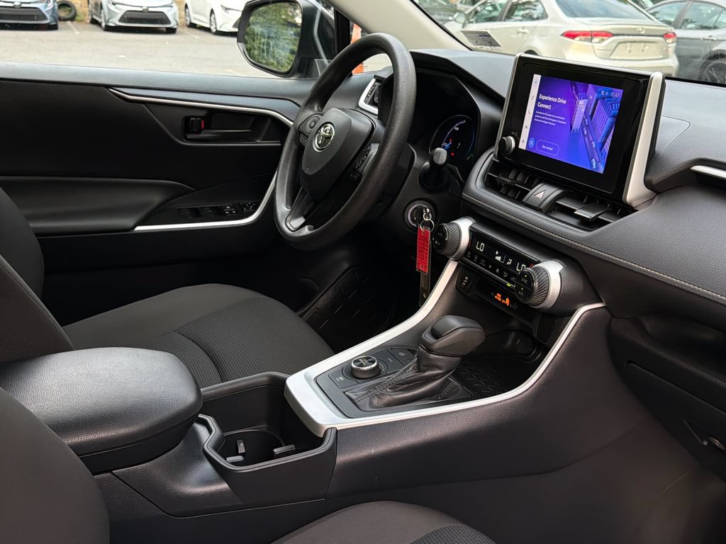 Used 2025 Toyota RAV4 LE AWD/4WD image 10