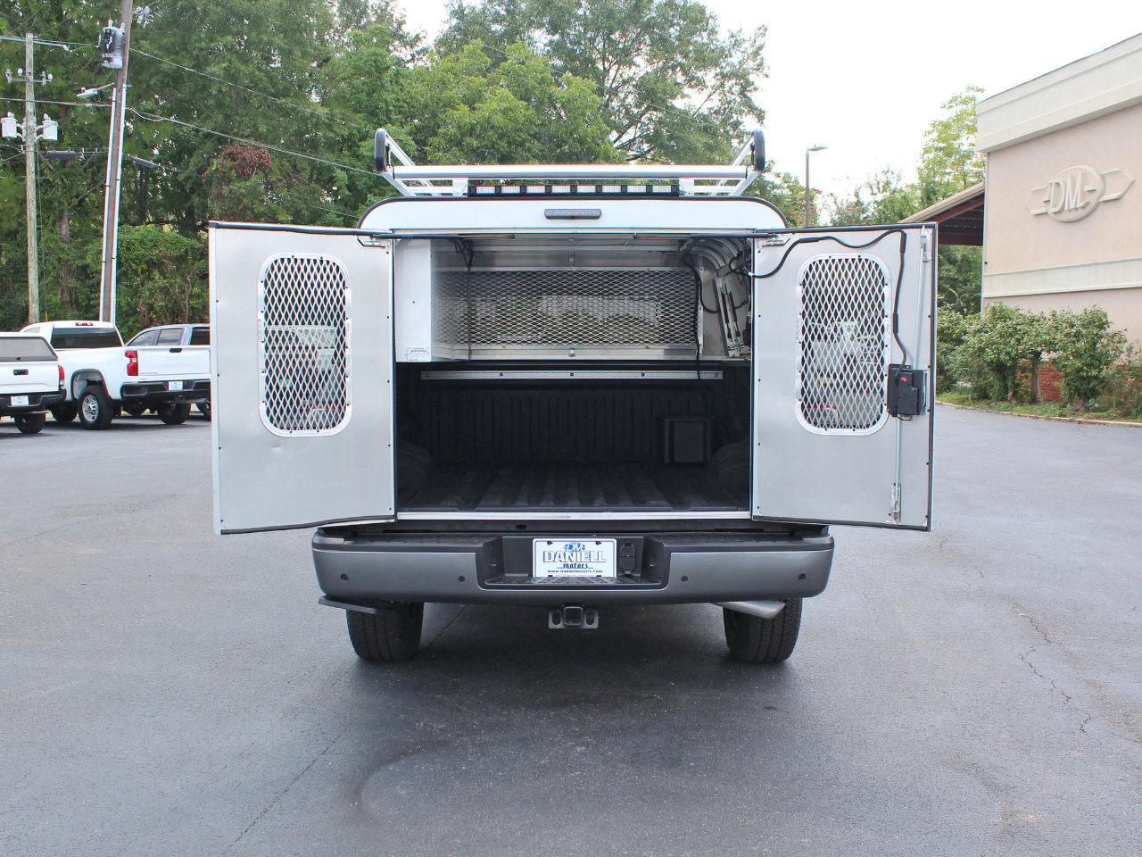 Used 2023 Nissan Titan SV w/ SV Utility Package image 13