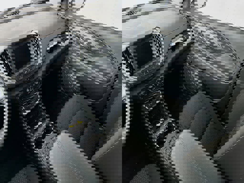 Used 2022 GMC Terrain SLE w/ Driver Convenience Package image 11