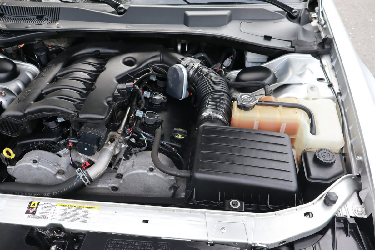Used 2010 Chrysler 300 Touring image 37