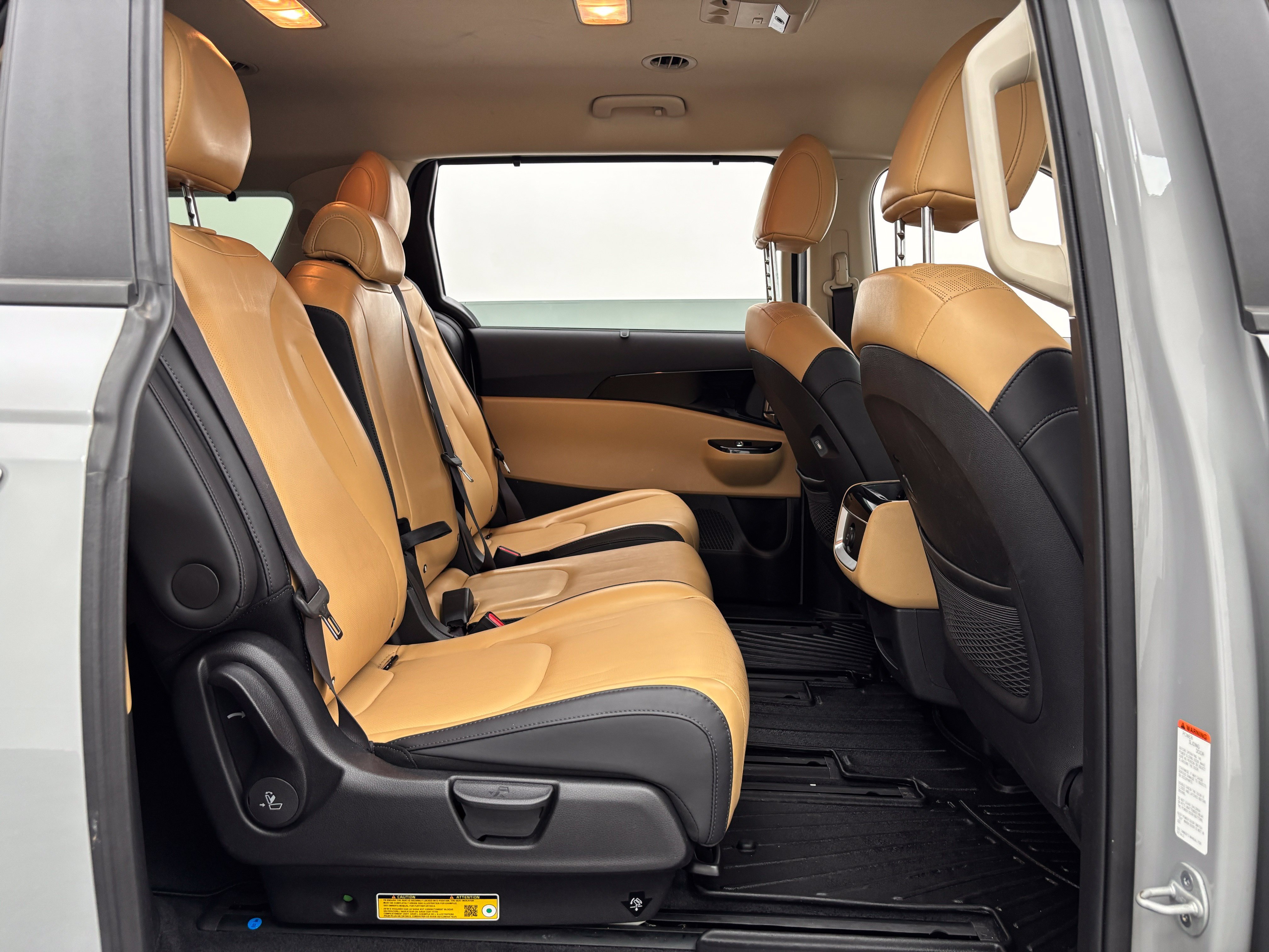 Used 2023 Kia Carnival EX FWD image 32