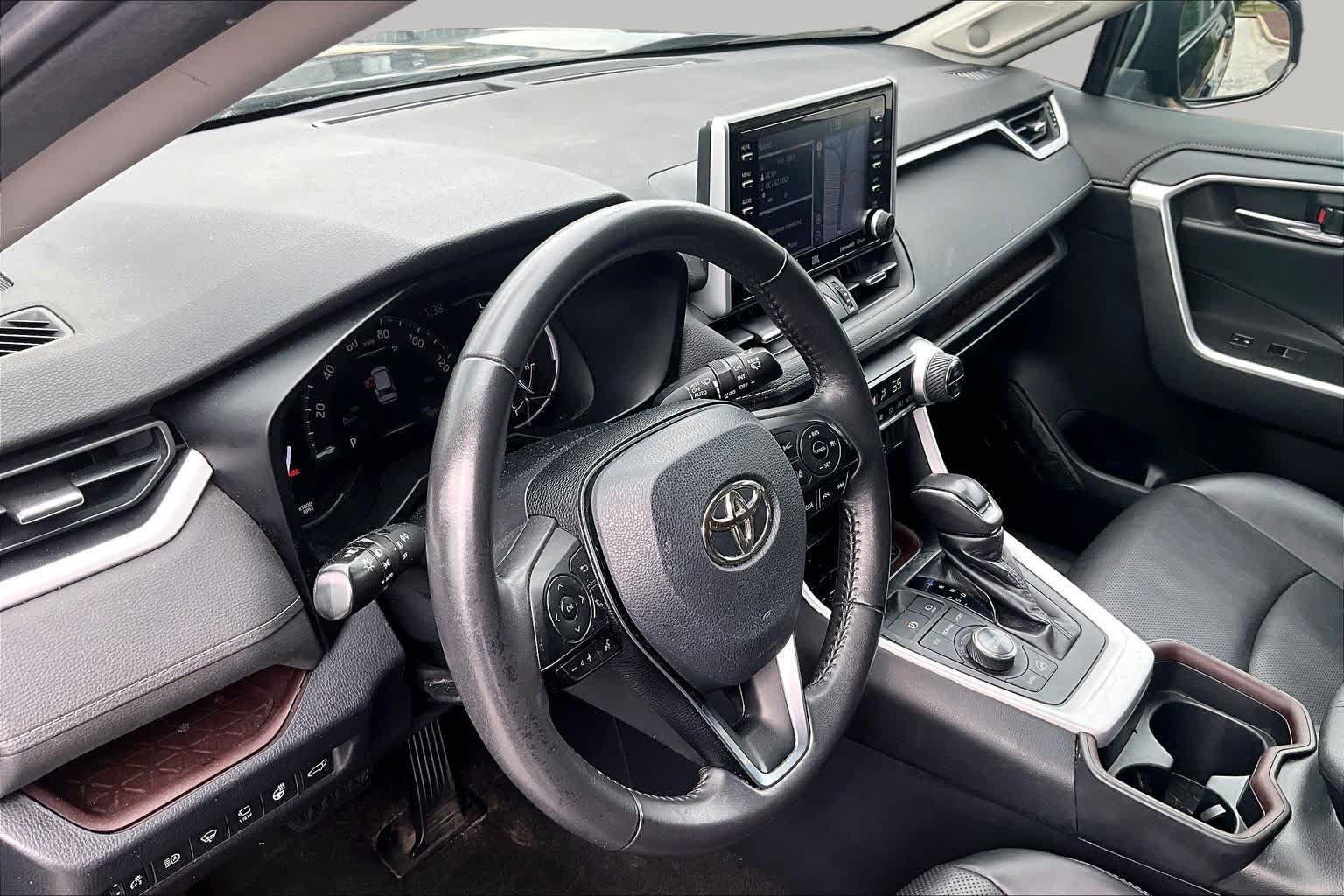 Used 2019 Toyota RAV4 Limited w/ Advanced Technology Package AWD/4WD image 18