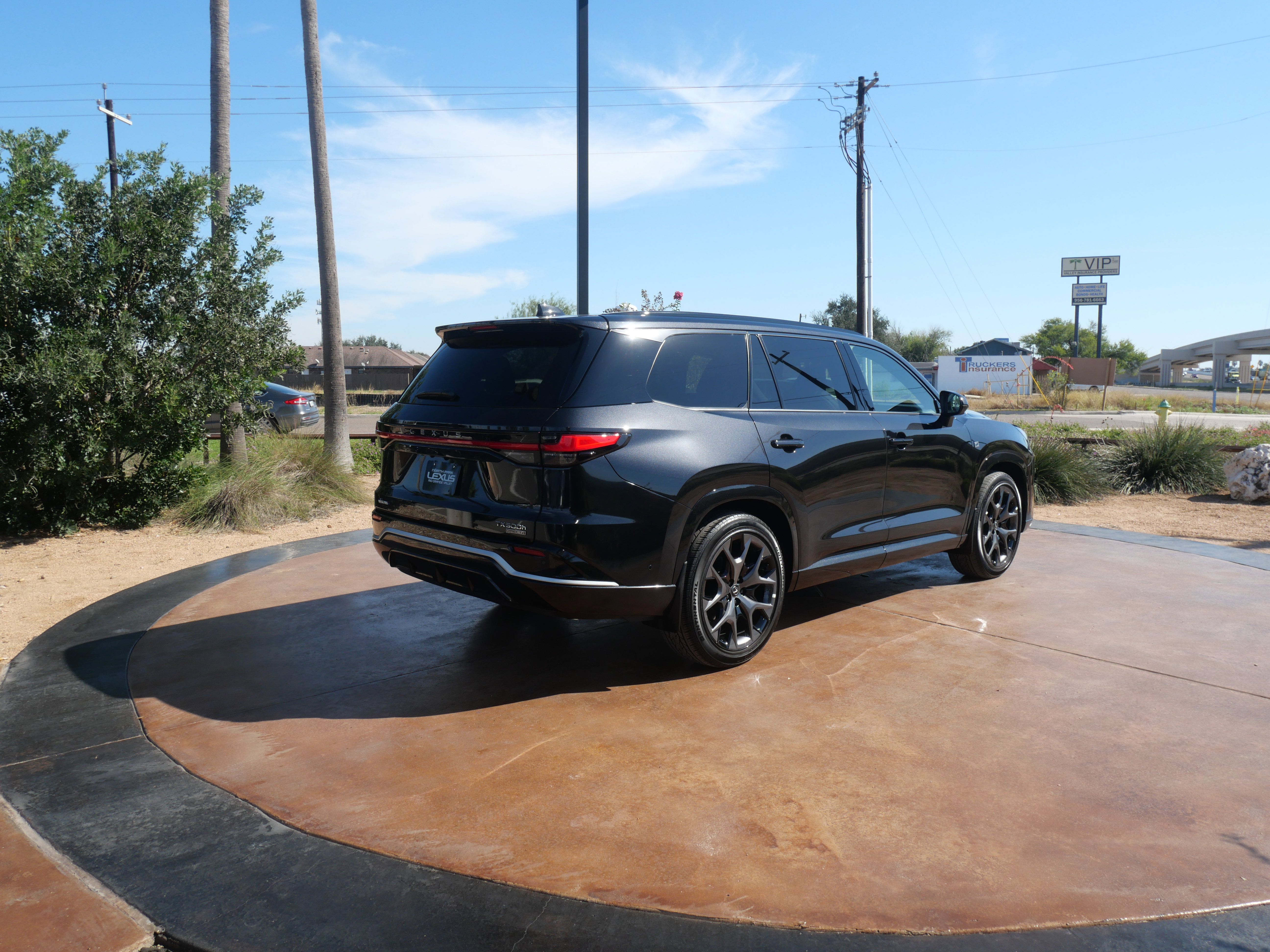 Used 2025 Lexus TX 500h AWD image 2