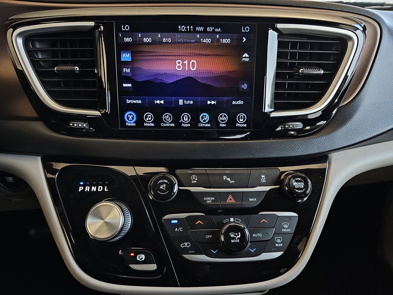 Used 2017 Chrysler Pacifica Touring-L image 25