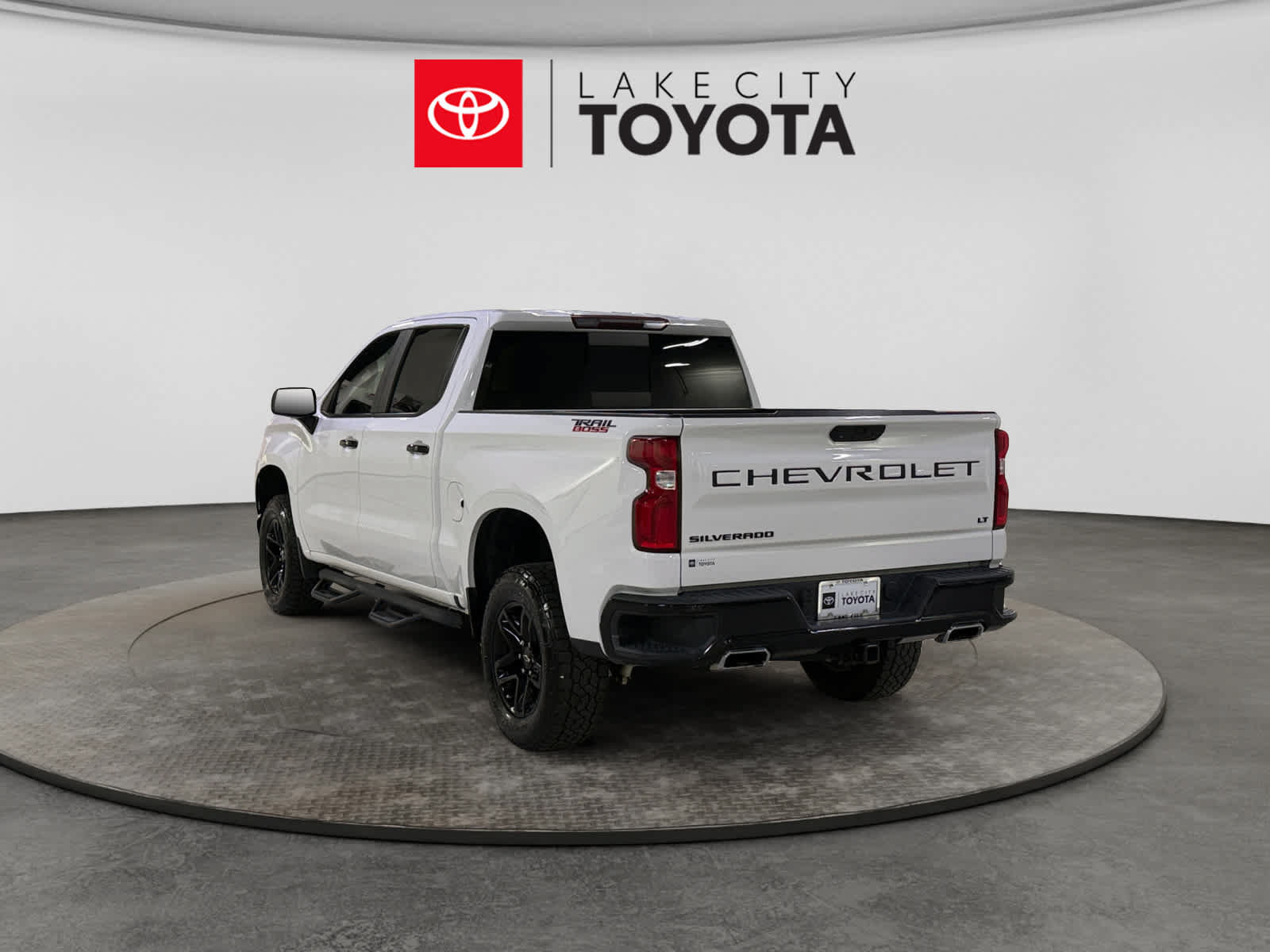 Used 2020 Chevrolet Silverado 1500 LT Trail Boss AWD/4WD image 5