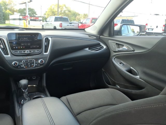 Used 2025 Chevrolet Malibu LT FWD image 13