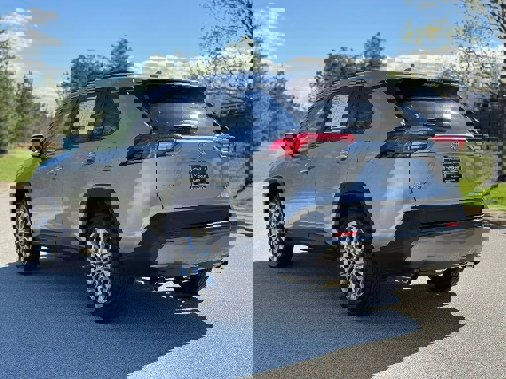 Used 2021 Toyota RAV4 Limited image 14