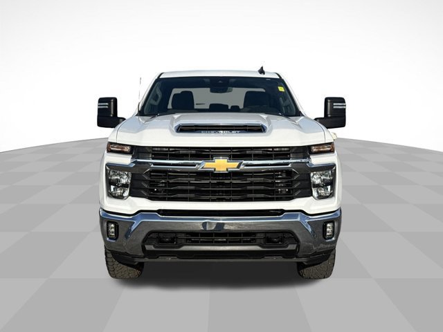 Used 2024 Chevrolet Silverado 2500 LT AWD/4WD image 2