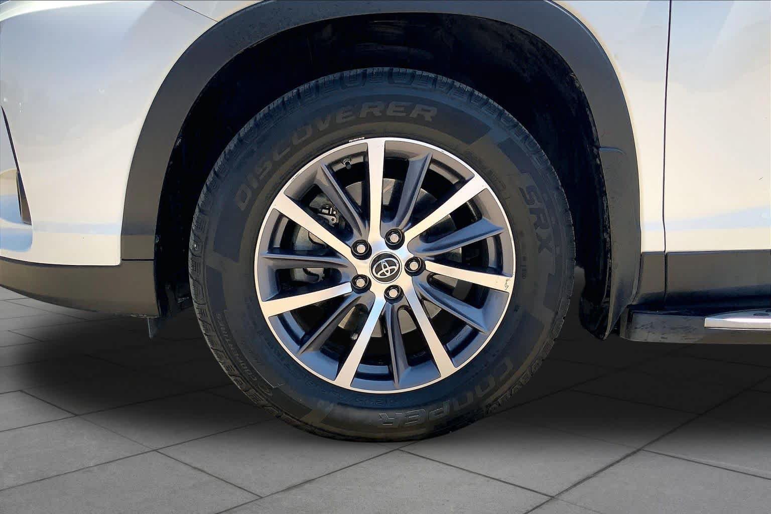 Used 2019 Toyota Highlander XLE FWD image 10