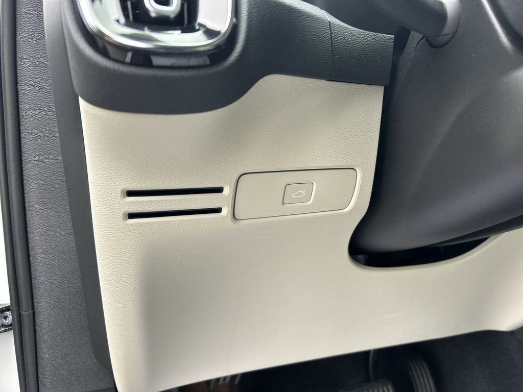 Certified 2023 Volvo XC40 B5 Plus w/ Driver Assist Package image 17