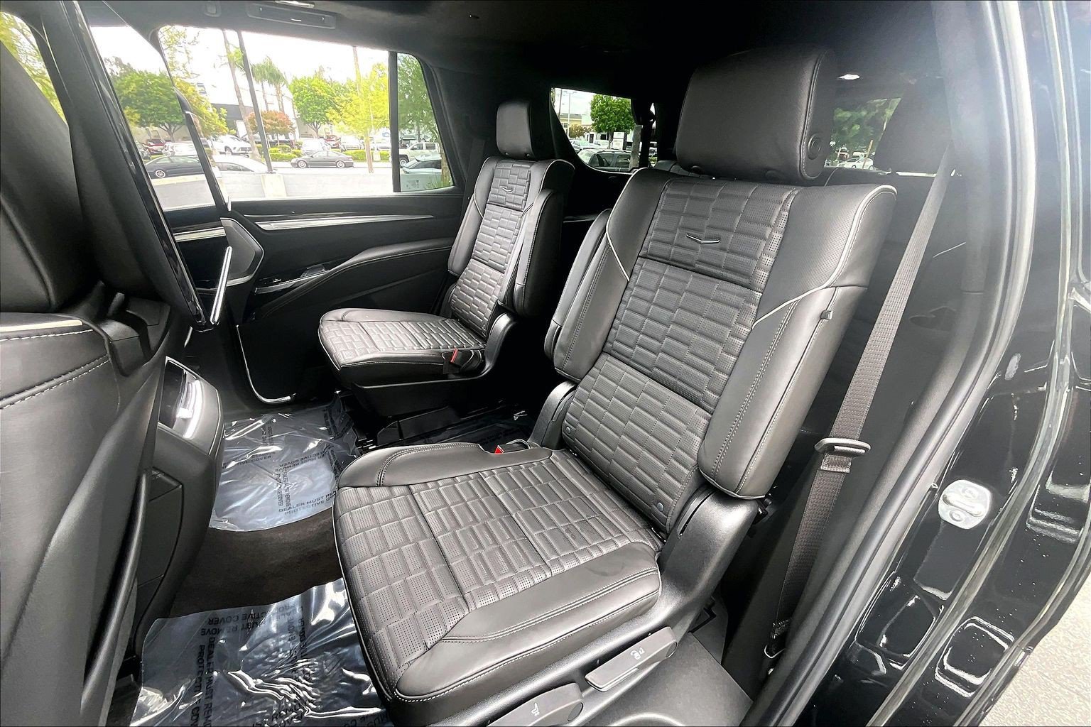 New 2026 Cadillac Escalade Platinum Luxury w/ LPO, Radiant Package AWD/4WD image 17
