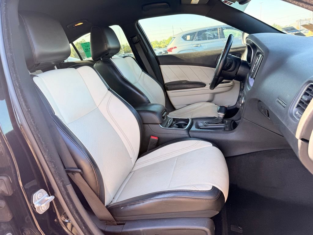 Used 2017 Dodge Charger SXT w/ Plus Group RWD image 11