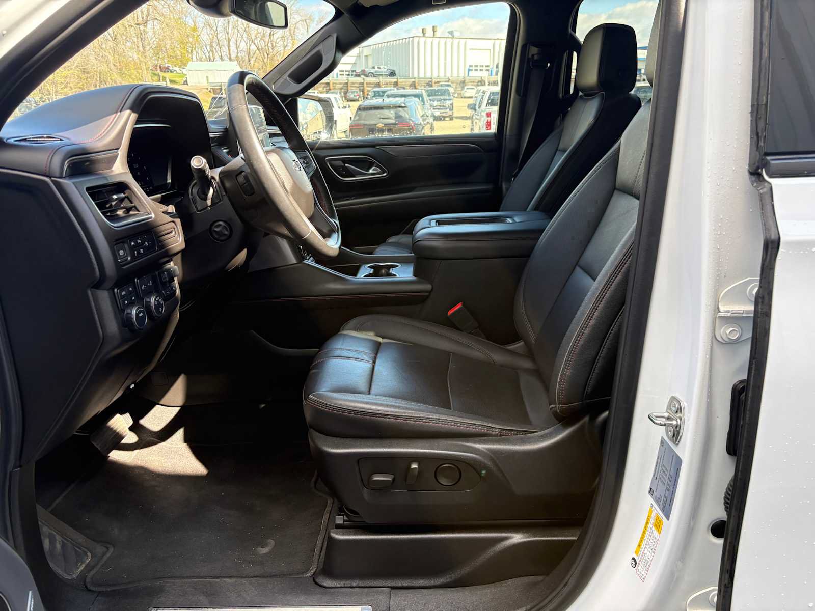 Used 2024 Chevrolet Suburban RST w/ Luxury Package AWD/4WD image 7