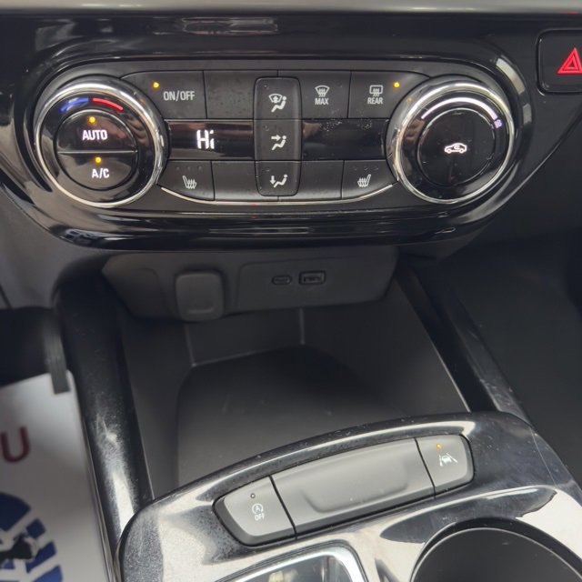 Used 2025 Chevrolet Trax LT w/ LT Convenience Package image 19