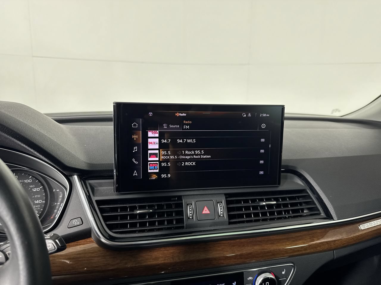Used 2023 Audi Q5 2.0T Premium w/ Convenience Package AWD/4WD image 4