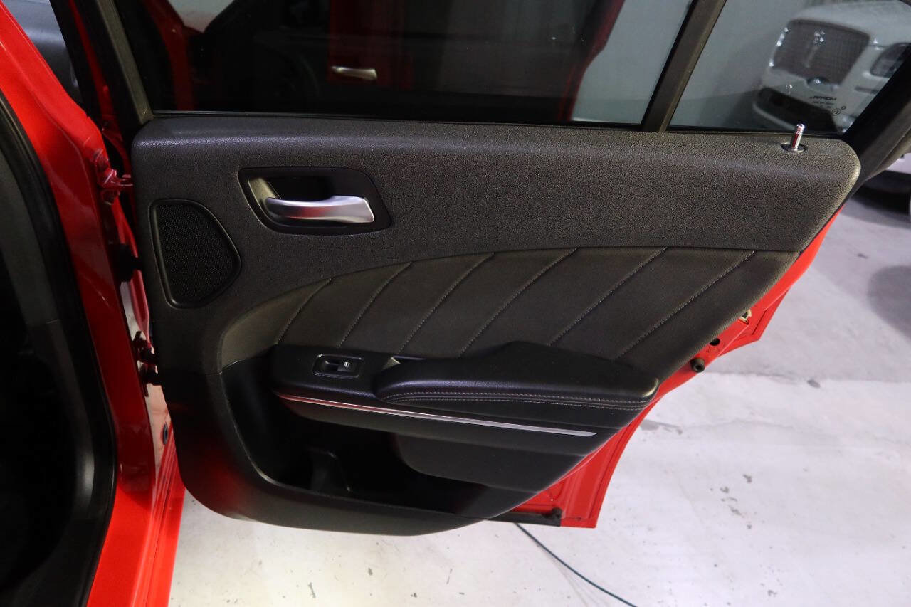 Used 2017 Dodge Charger SXT w/ Rallye Group image 31