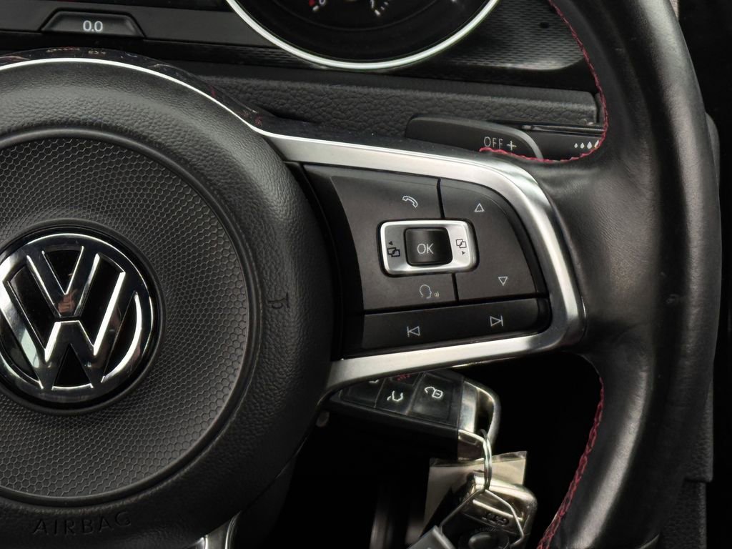 Used 2017 Volkswagen Golf S image 15