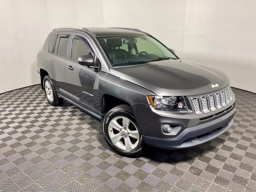 Used 2016 Jeep Compass Latitude AWD/4WD image 3