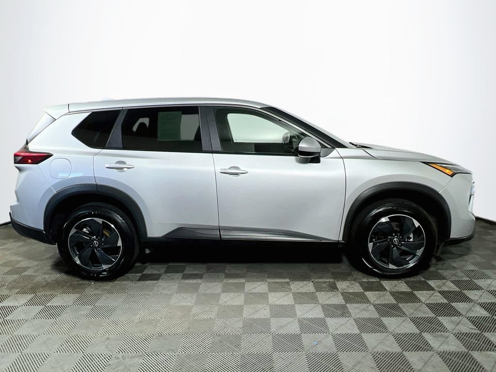 Used 2025 Nissan Rogue SV AWD/4WD image 8