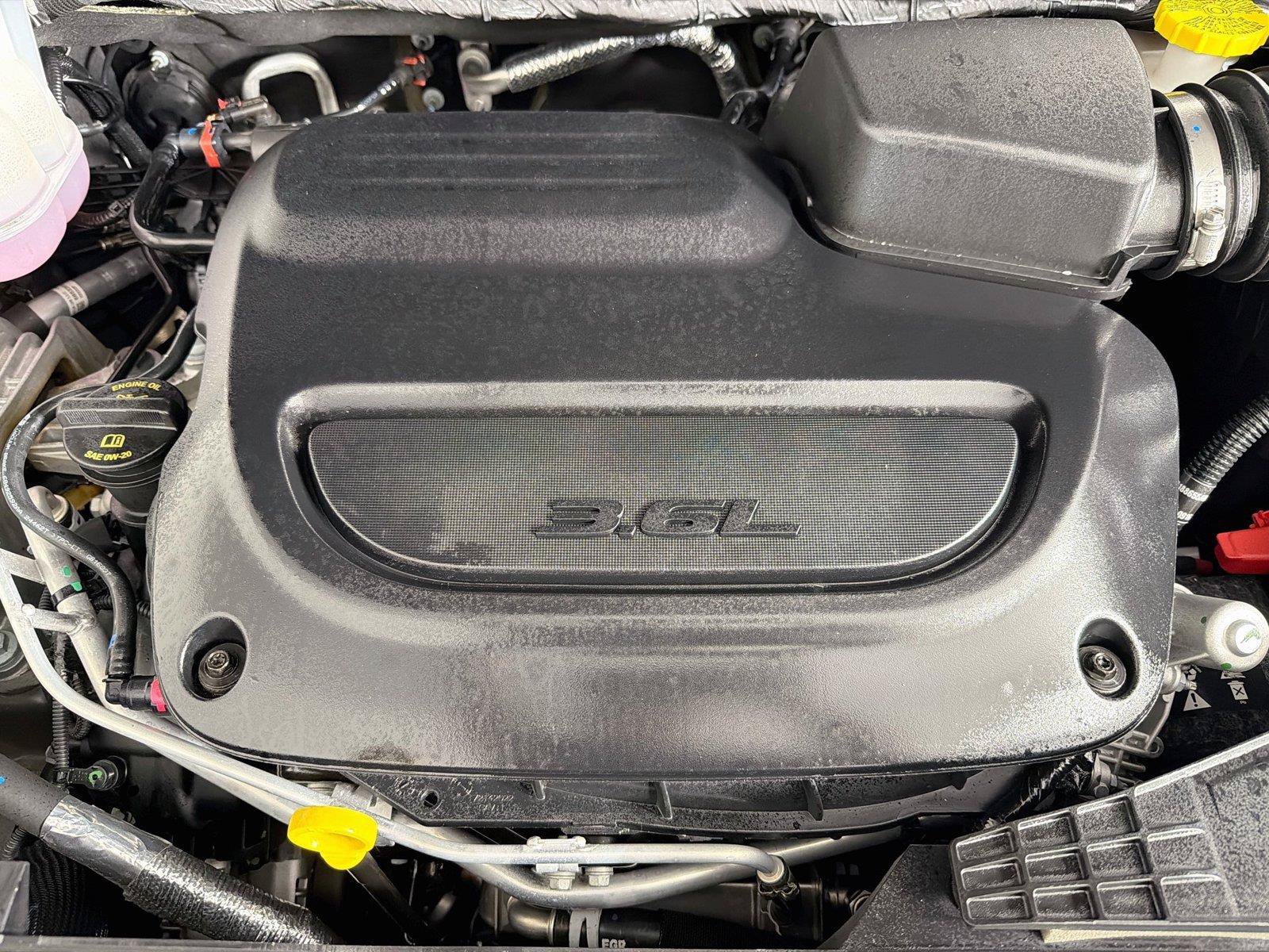 Used 2027 Chrysler Pacifica Limited FWD image 33
