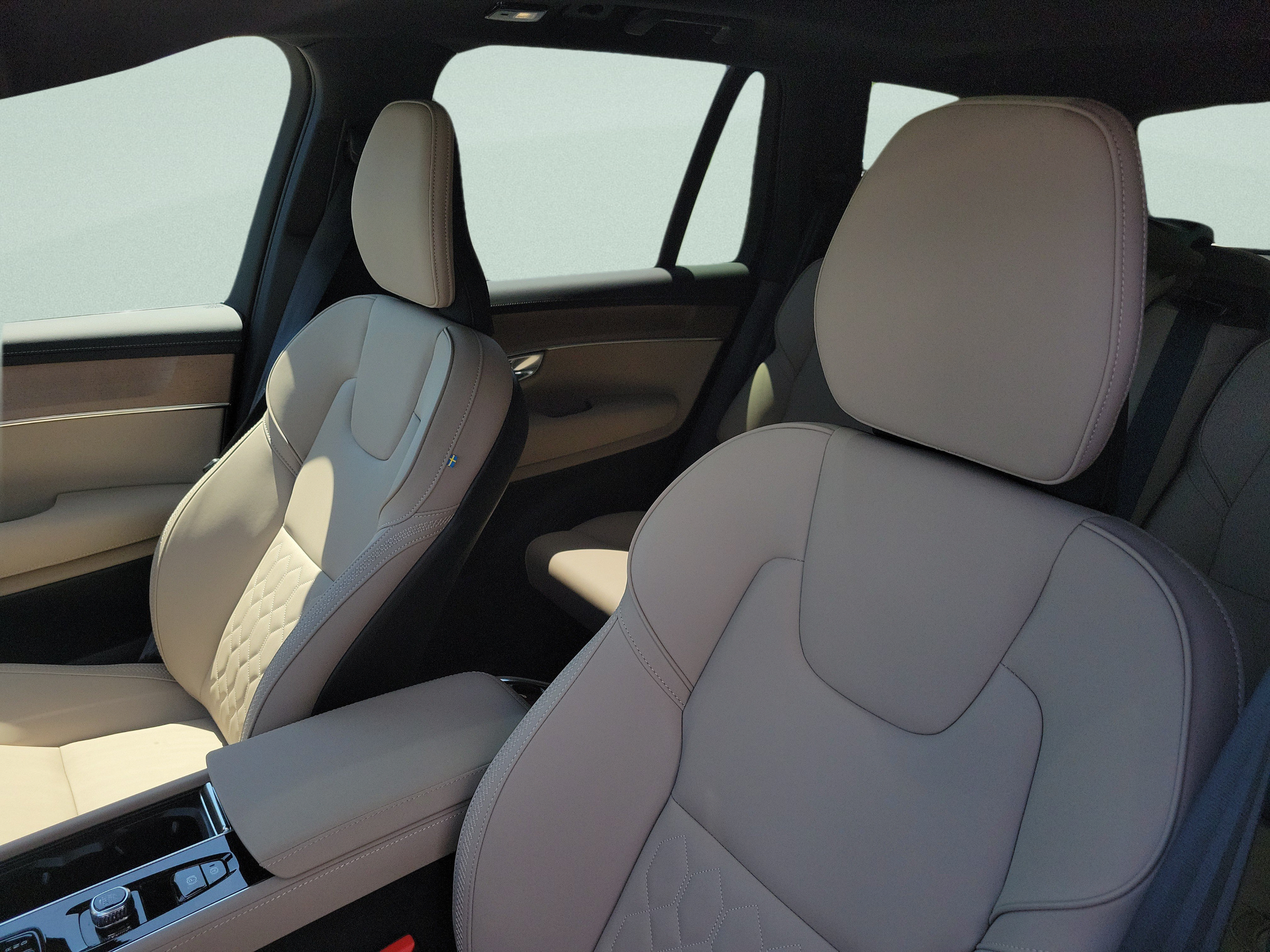 Used 2026 Volvo XC90 B5 Plus w/ Protection Package Premier AWD/4WD image 18