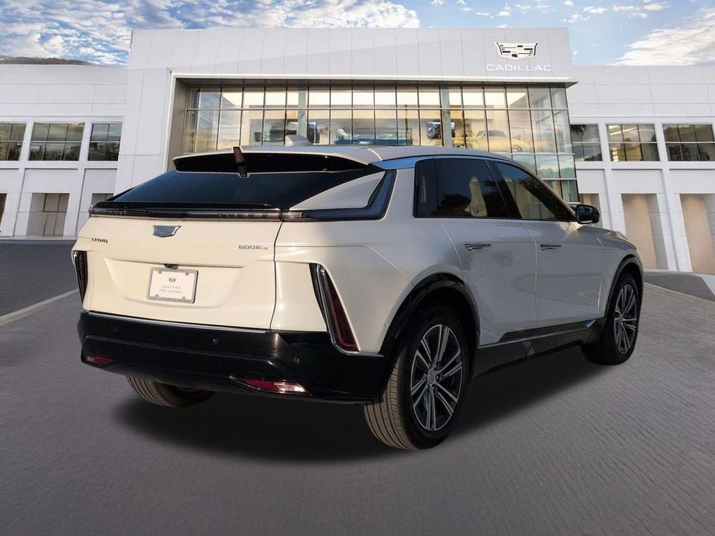 Certified 2024 Cadillac Lyriq Luxury AWD/4WD image 9