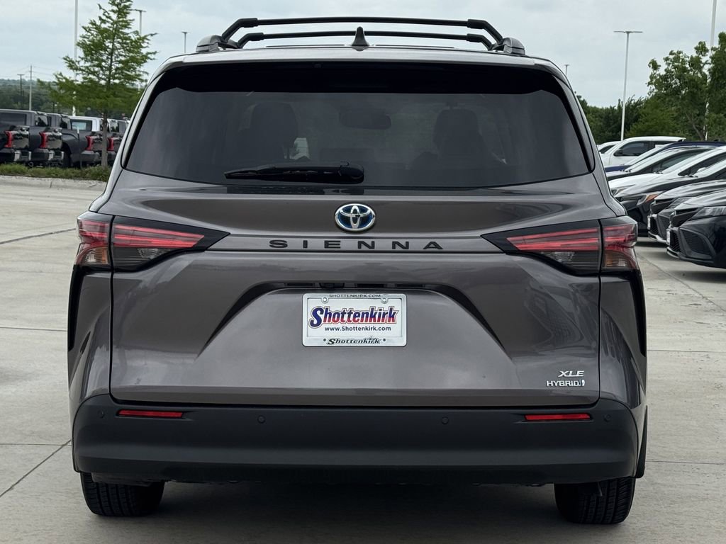 Used 2022 Toyota Sienna XLE FWD image 5