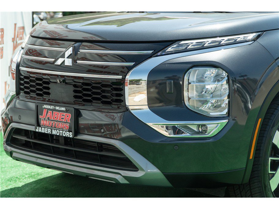 Used 2025 Mitsubishi Outlander AWD image 35