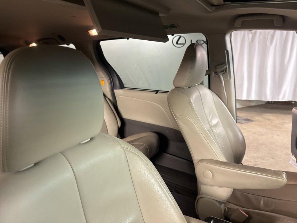 Used 2012 Toyota Sienna XLE image 14