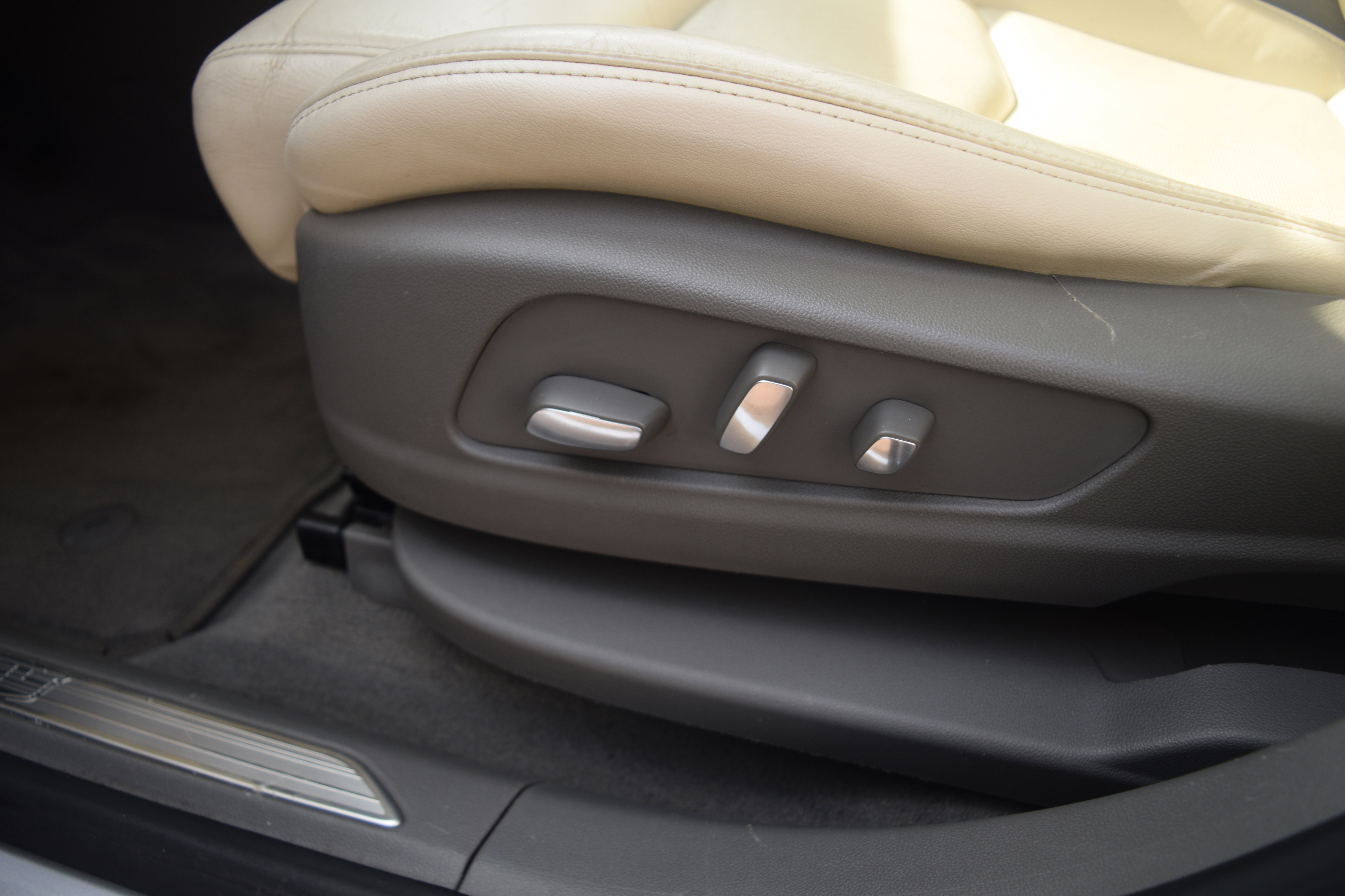 Used 2017 Cadillac XT5 Luxury w/ Driver Awareness Package FWD image 19