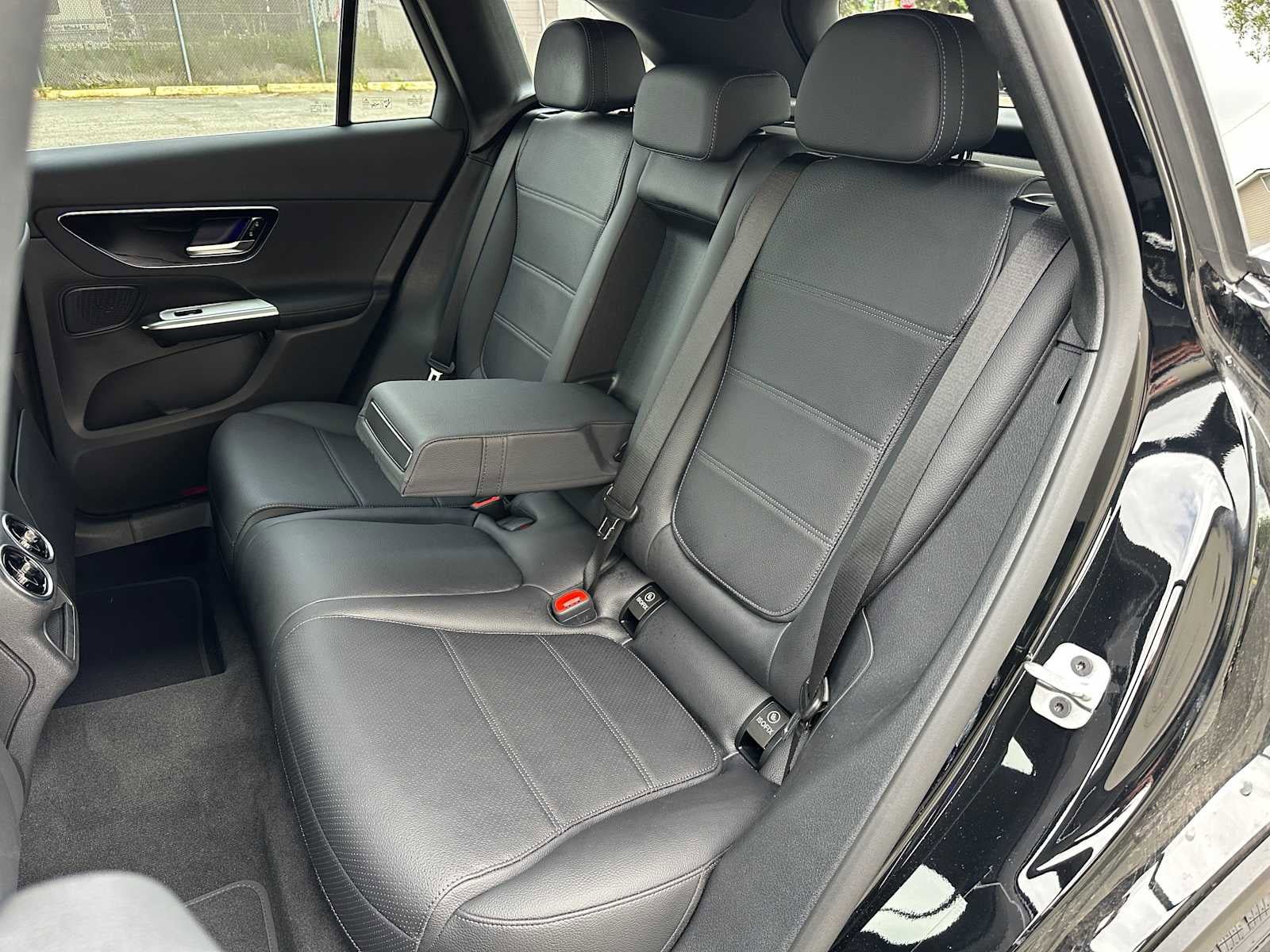 Used 2025 Mercedes-Benz GLC 300 4MATIC image 18