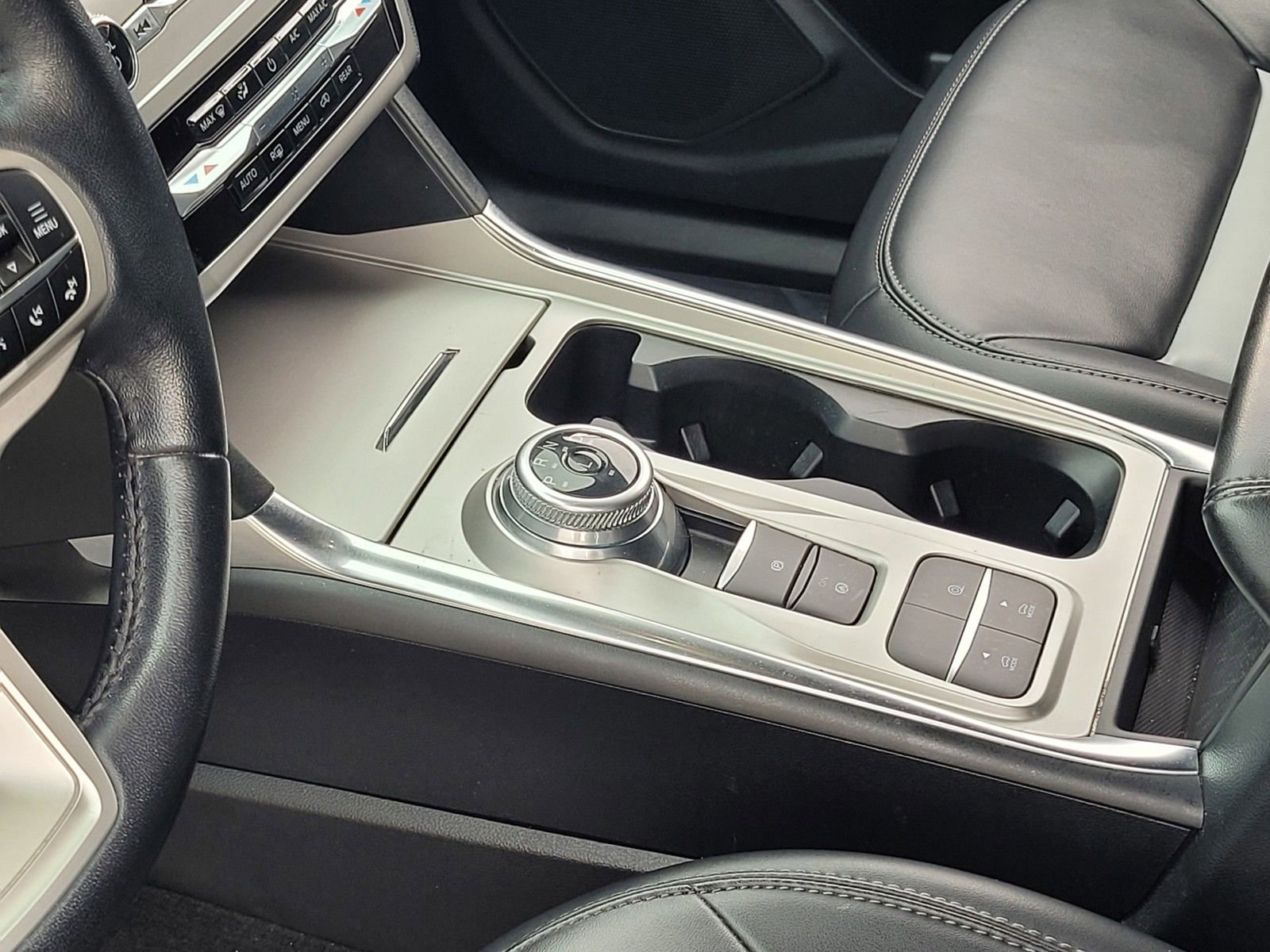 Used 2022 Ford Explorer XLT w/ Equipment Group 202A image 20