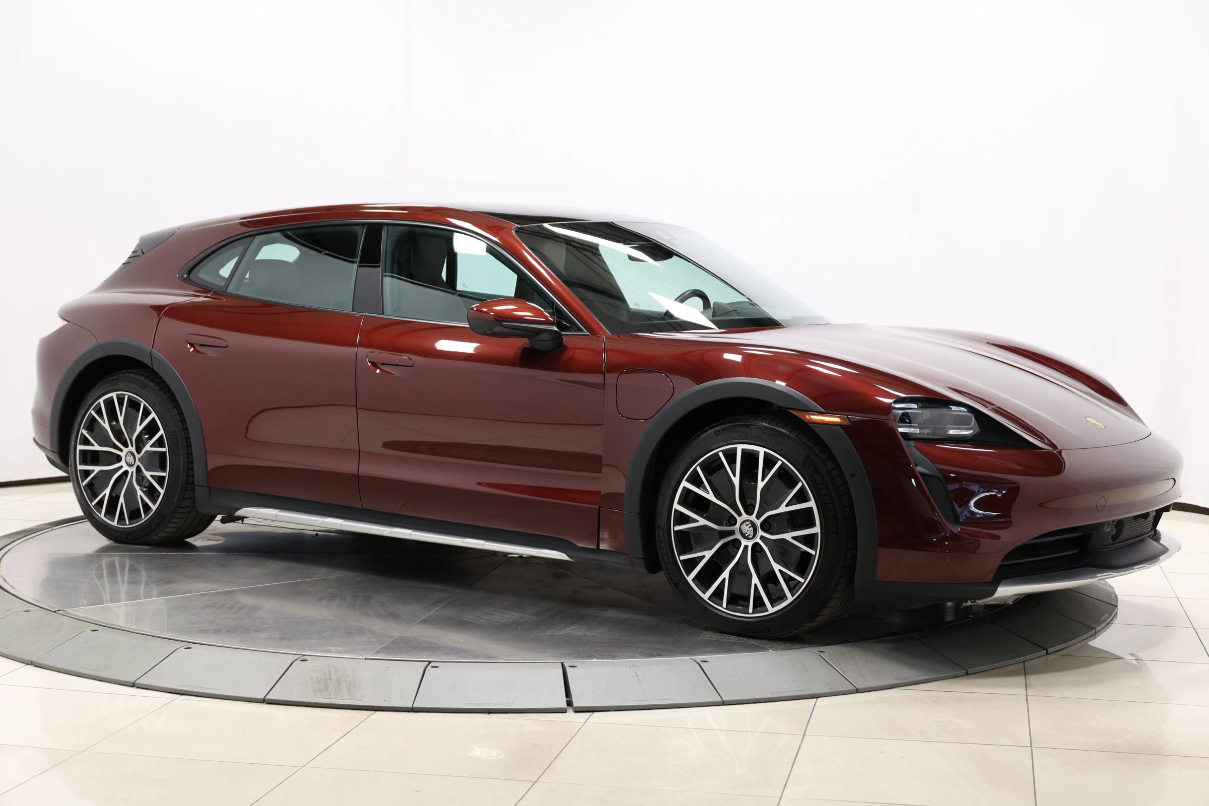 Used 2022 Porsche Taycan 4 Cross Turismo w/ Technology Package AWD/4WD image 89