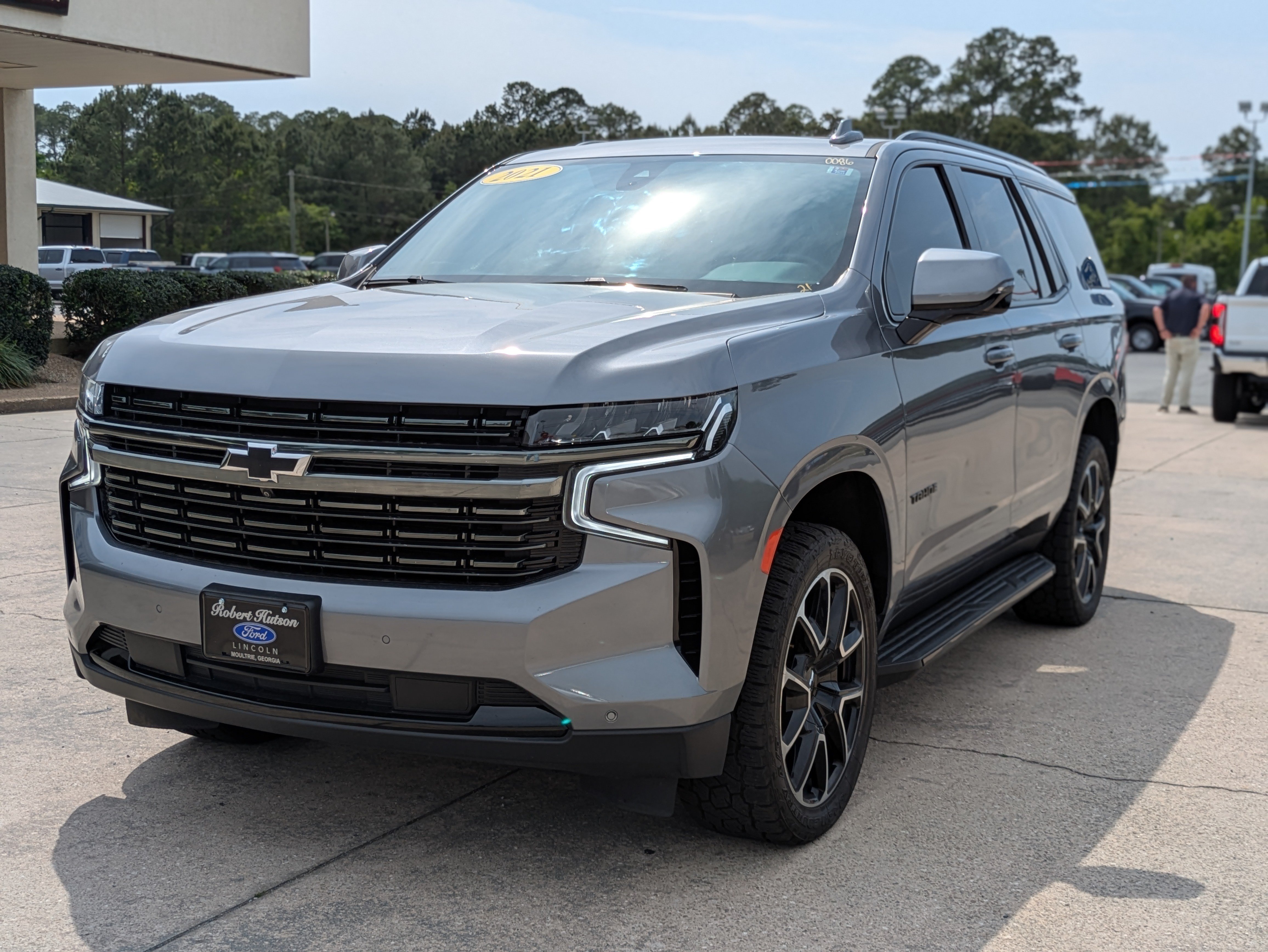 Used 2021 Chevrolet Tahoe RST w/ Luxury Package AWD/4WD image 2